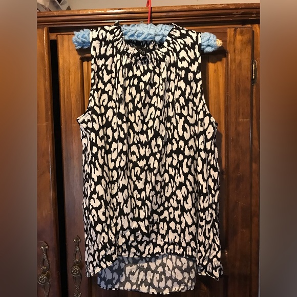 Black & White Decjuba Top Size M Leopard Print Hi Low - Picture 2 of 4
